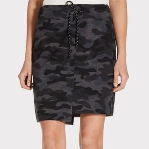 Sundry Camo uneven Hem Skirt xs